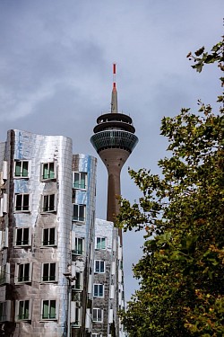 Düsseldorf Rheinturm/Medienhafen